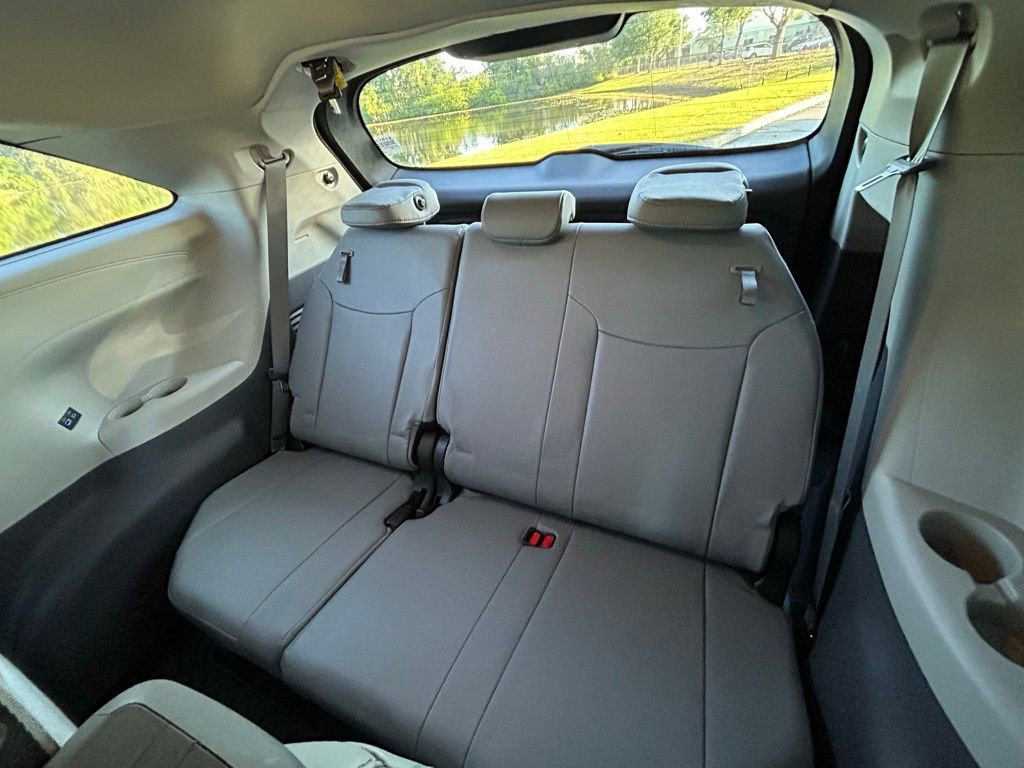 Used 2024 Toyota Sienna XLE FWD image 13