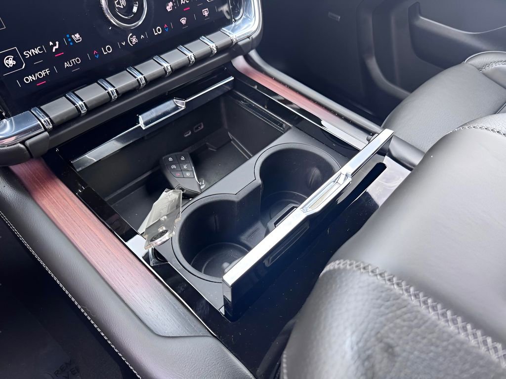 Used 2025 GMC Yukon Denali image 29
