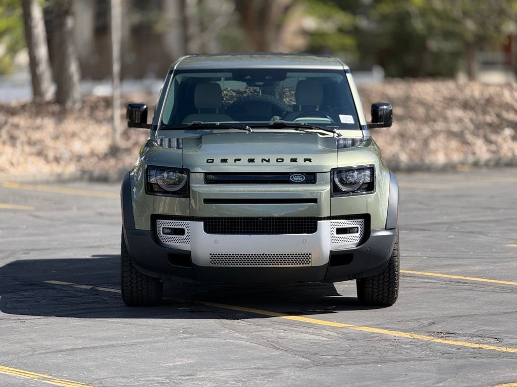 Used 2023 Land Rover Defender 110 SE AWD/4WD image 2