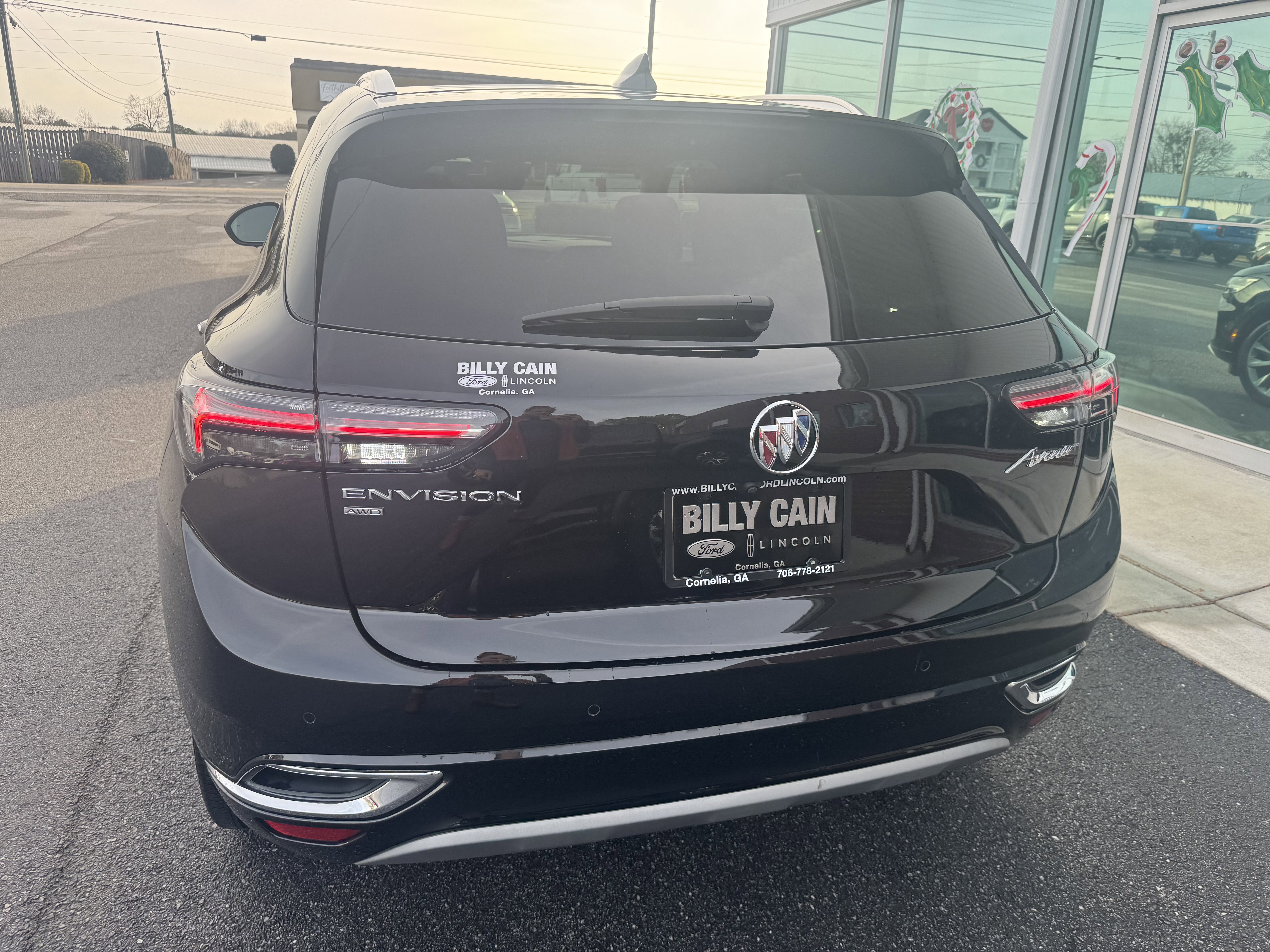 Used 2022 Buick Envision Avenir w/ Technology Package II AWD/4WD image 3