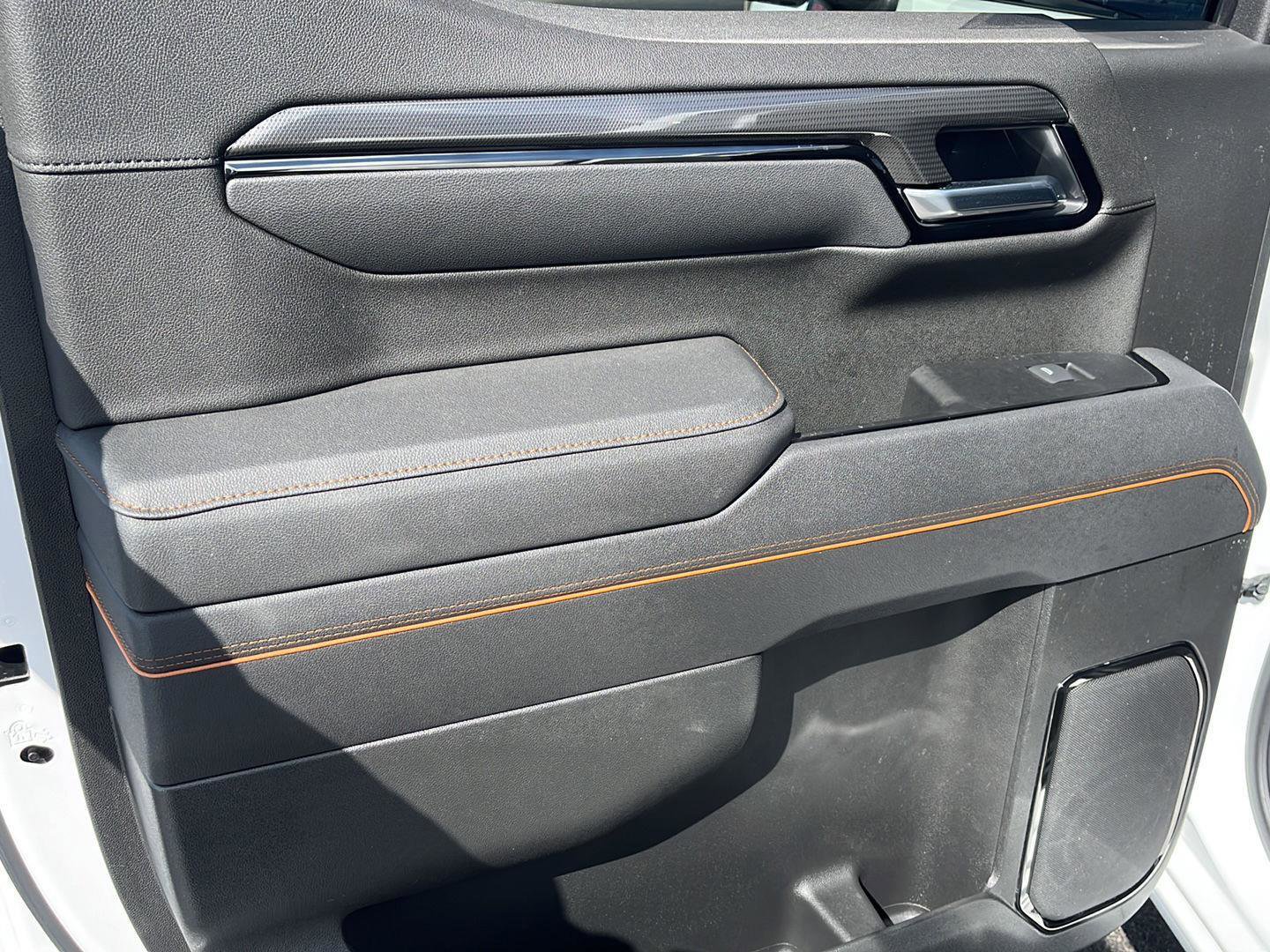 Used 2025 GMC Sierra 1500 AT4 image 21