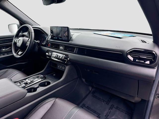 Certified 2025 Honda Pilot Black Edition image 32