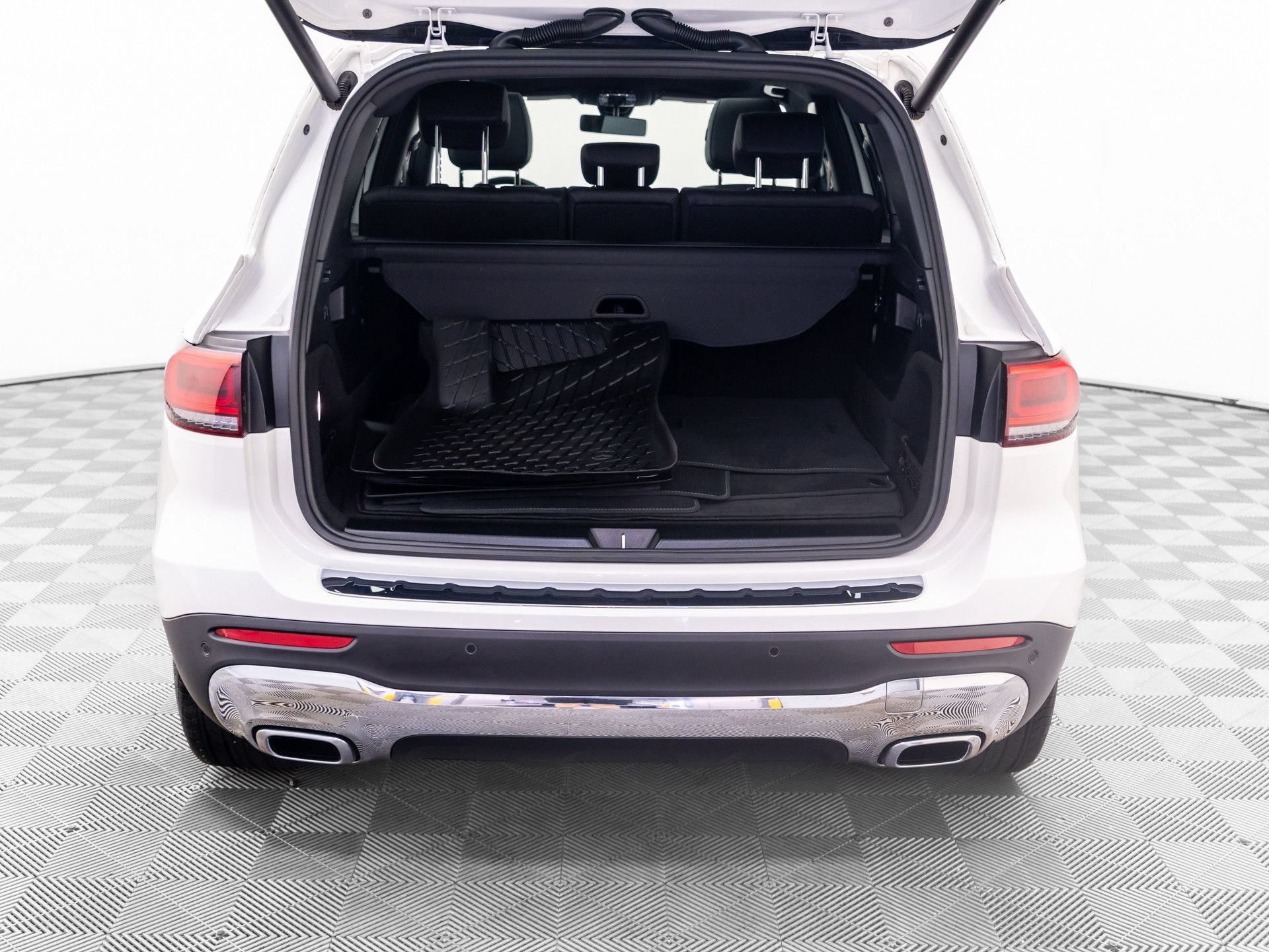 Used 2023 Mercedes-Benz GLB 250 4MATIC image 31