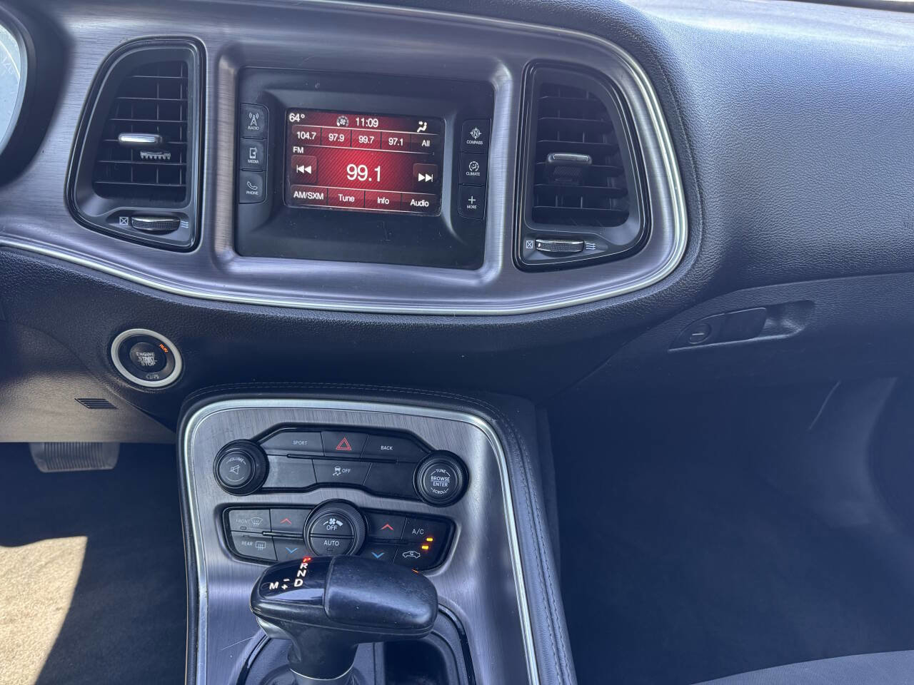 Used 2016 Dodge Challenger SXT image 24