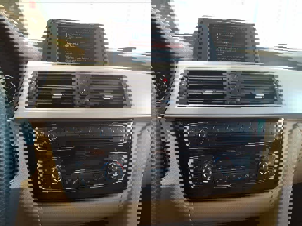 Used 2018 BMW 320i xDrive Sedan w/ Convenience Package image 13