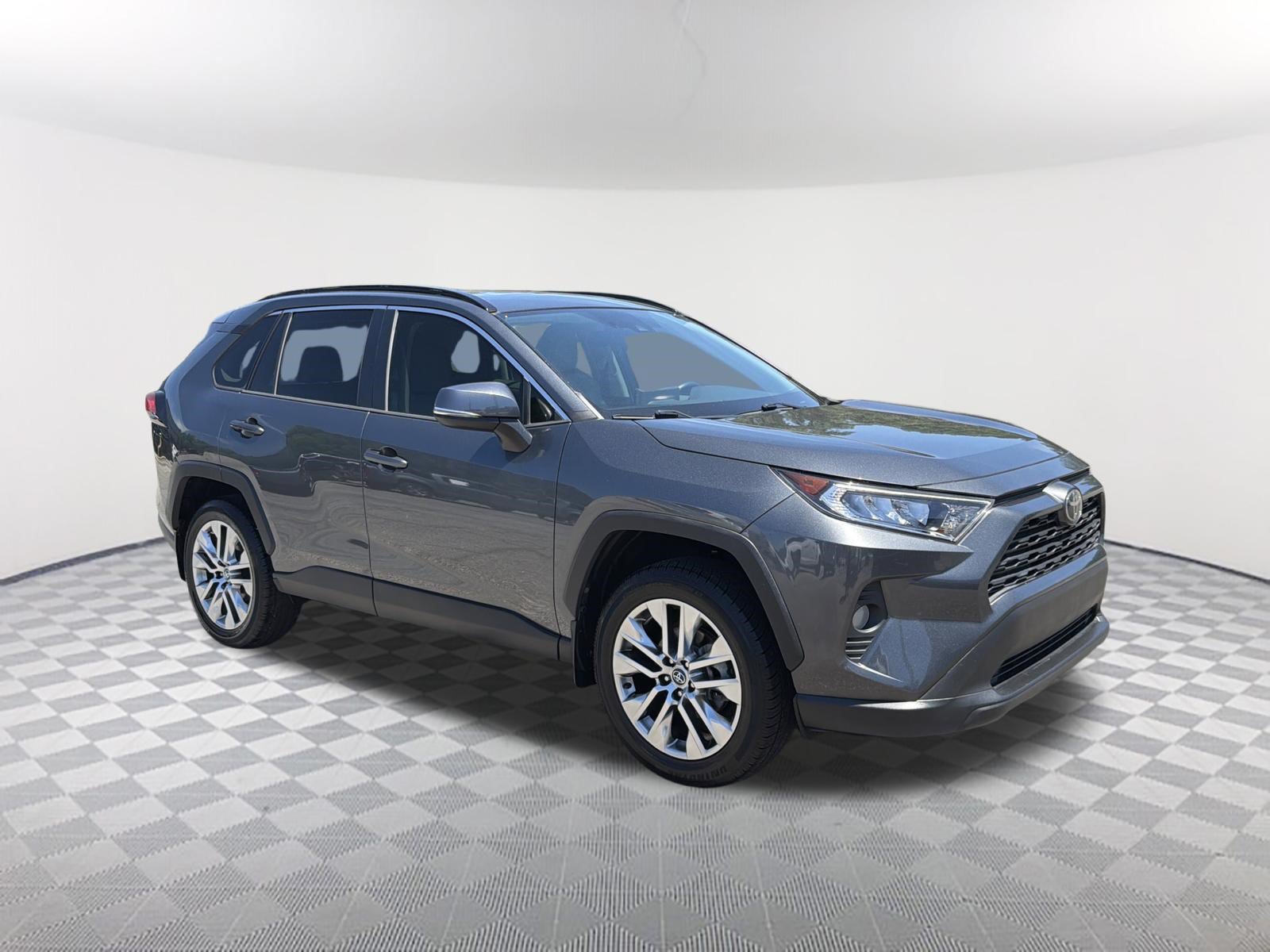 Used 2020 Toyota RAV4 XLE Premium FWD image 15