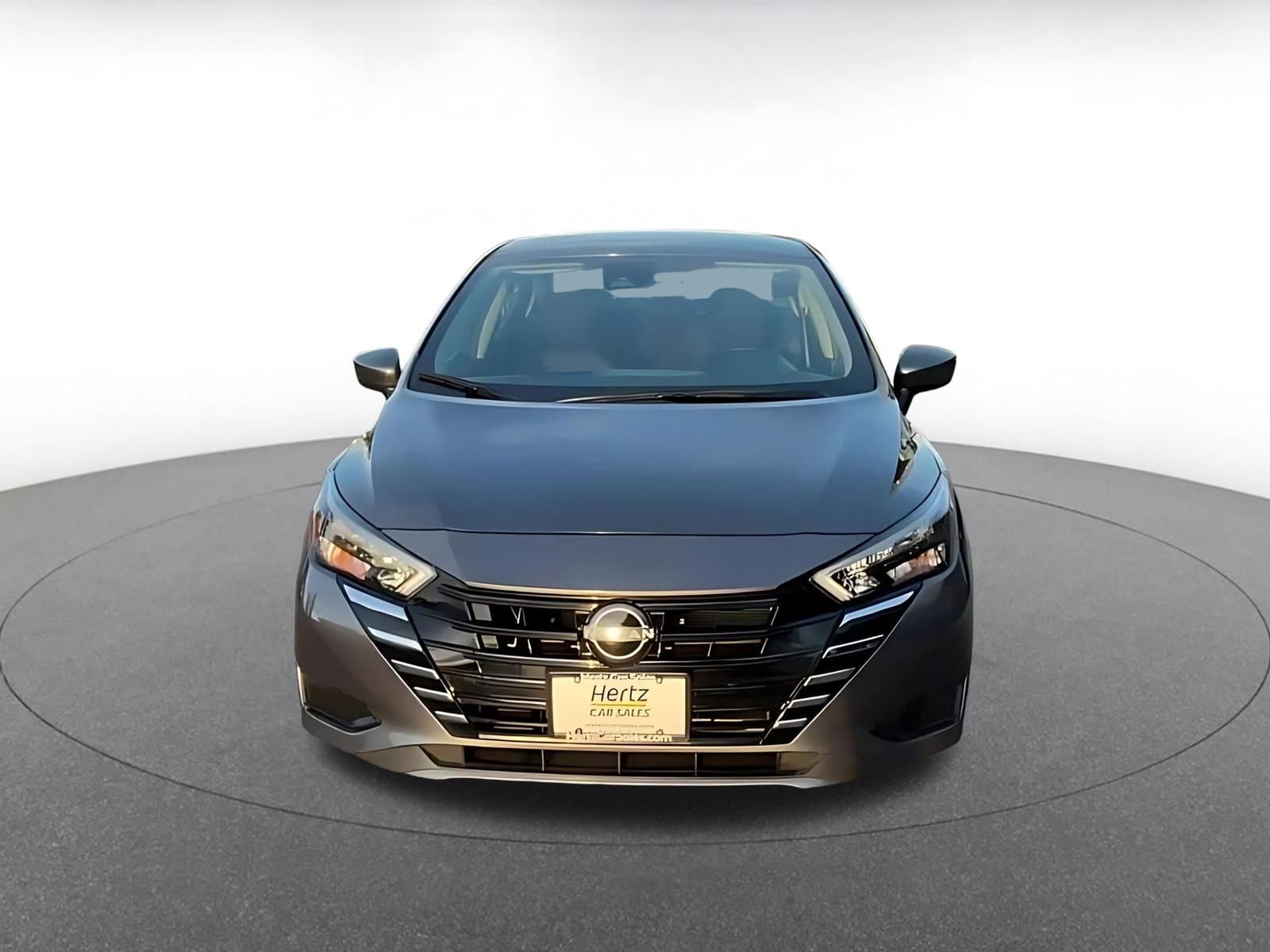 Used 2025 Nissan Versa SV image 4