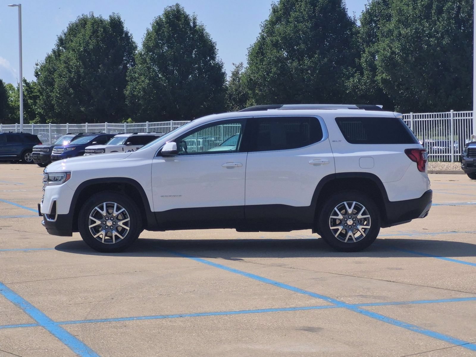 Used 2023 GMC Acadia SLT w/ Preferred Package AWD/4WD image 9