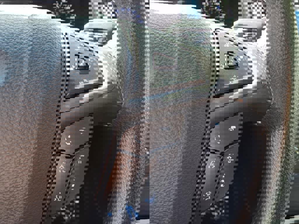 Used 2019 Ford Edge SE image 14