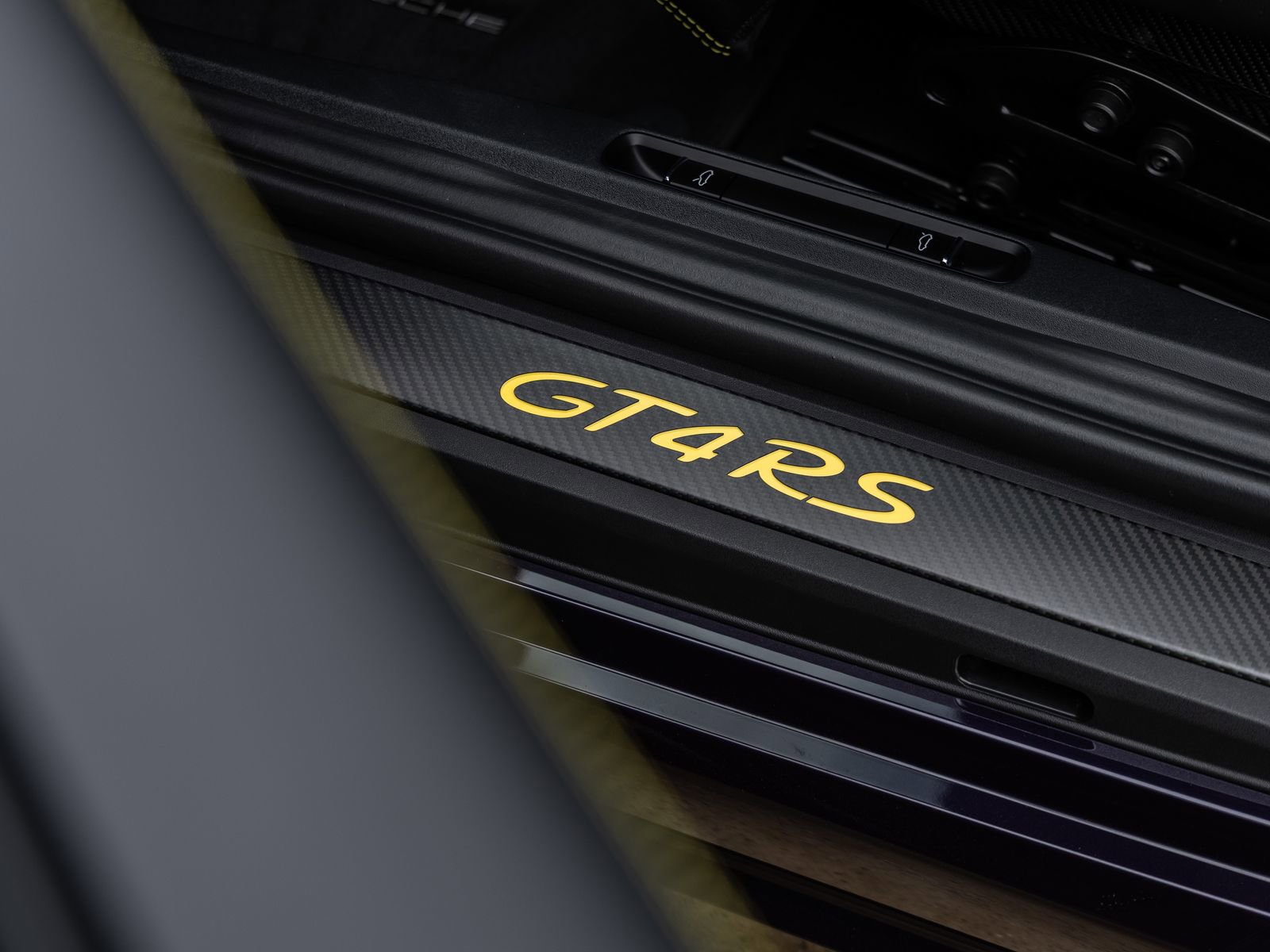 Certified 2025 Porsche 718 Cayman GT4 RS RWD image 41