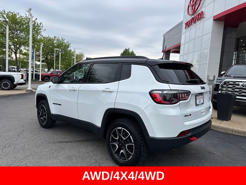 Used 2025 Jeep Compass Trailhawk AWD/4WD image 5