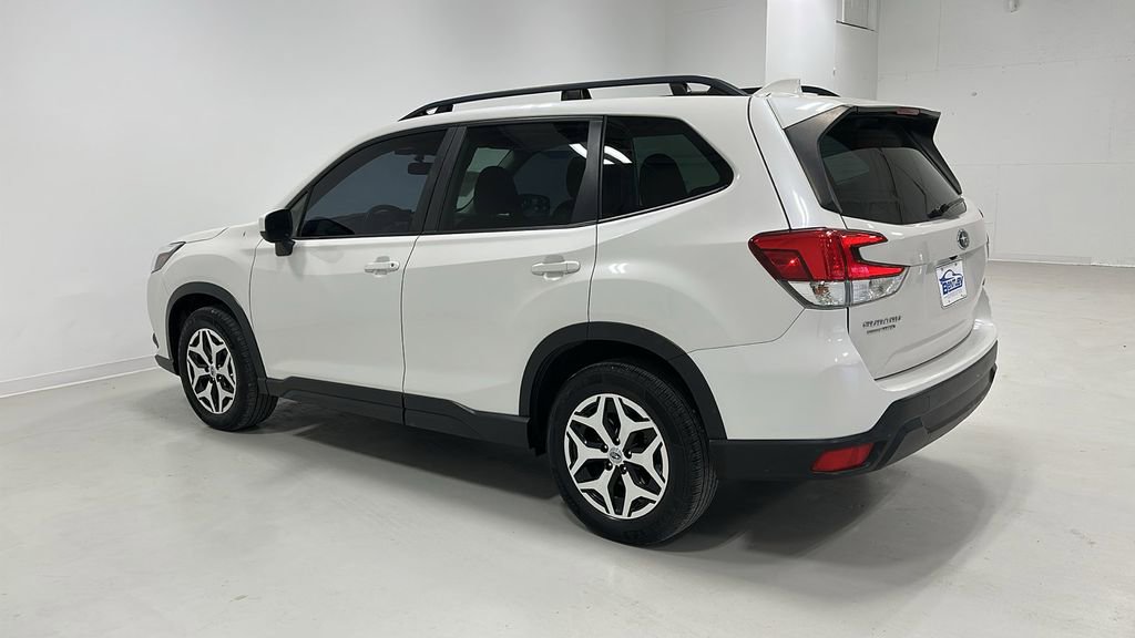 Used 2023 Subaru Forester Premium image 3