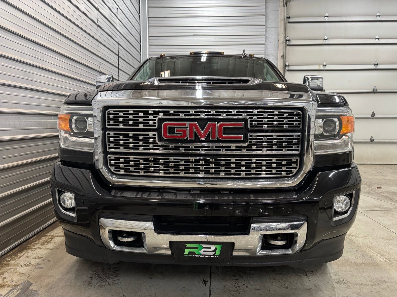 Used 2018 GMC Sierra 3500 Denali w/ Duramax Plus Package image 2