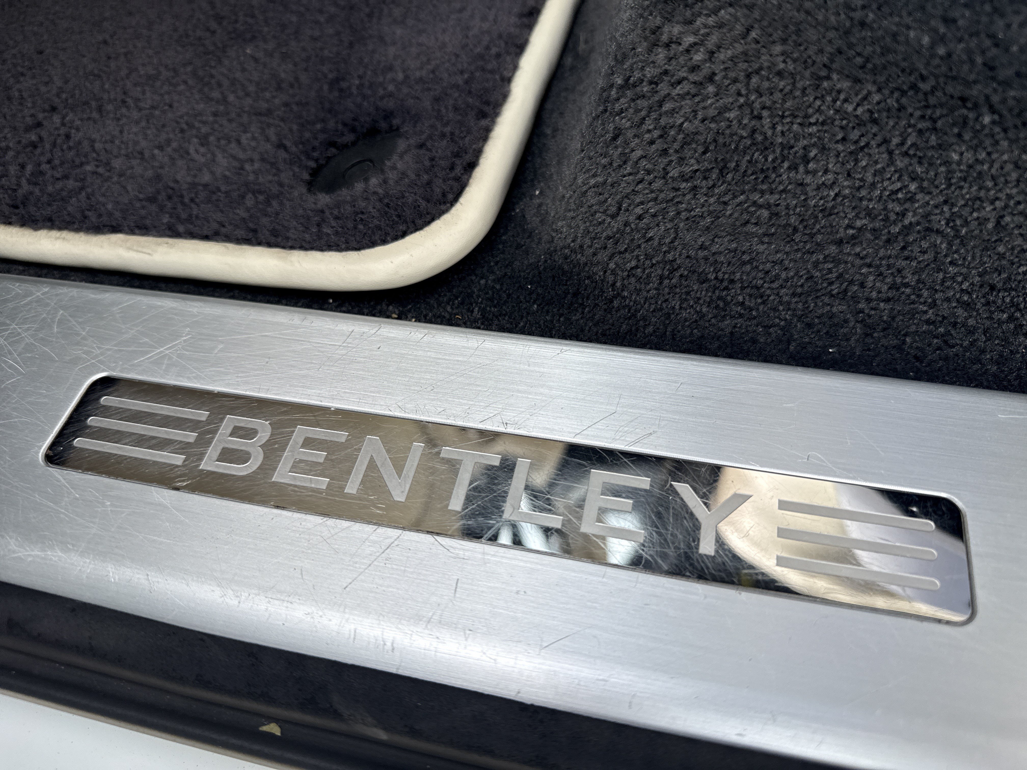 Used 2022 Bentley Bentayga AWD/4WD image 42