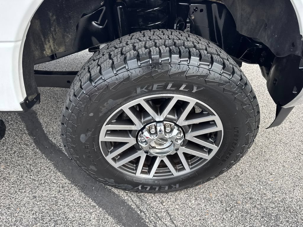 Used 2018 Ford F350 Lariat w/ Lariat Value Package AWD/4WD image 4