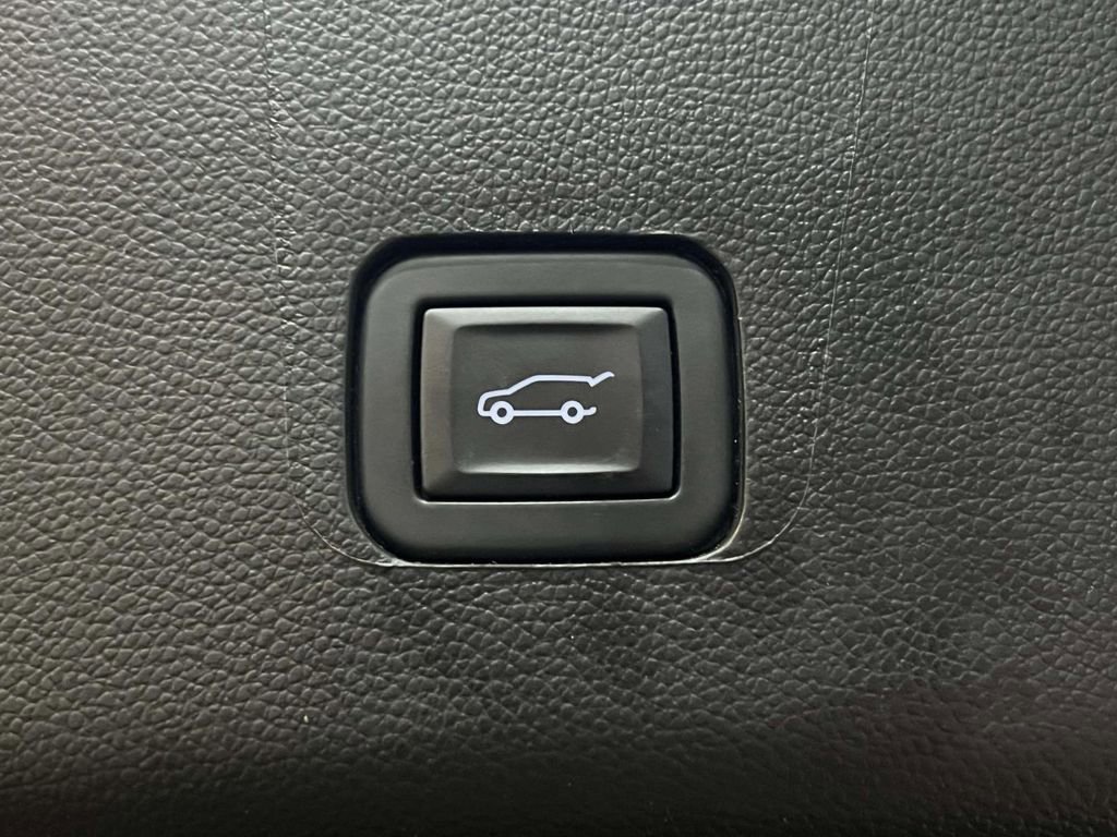 Certified 2023 Chevrolet Traverse RS w/ LPO, Floor Liner Package image 9