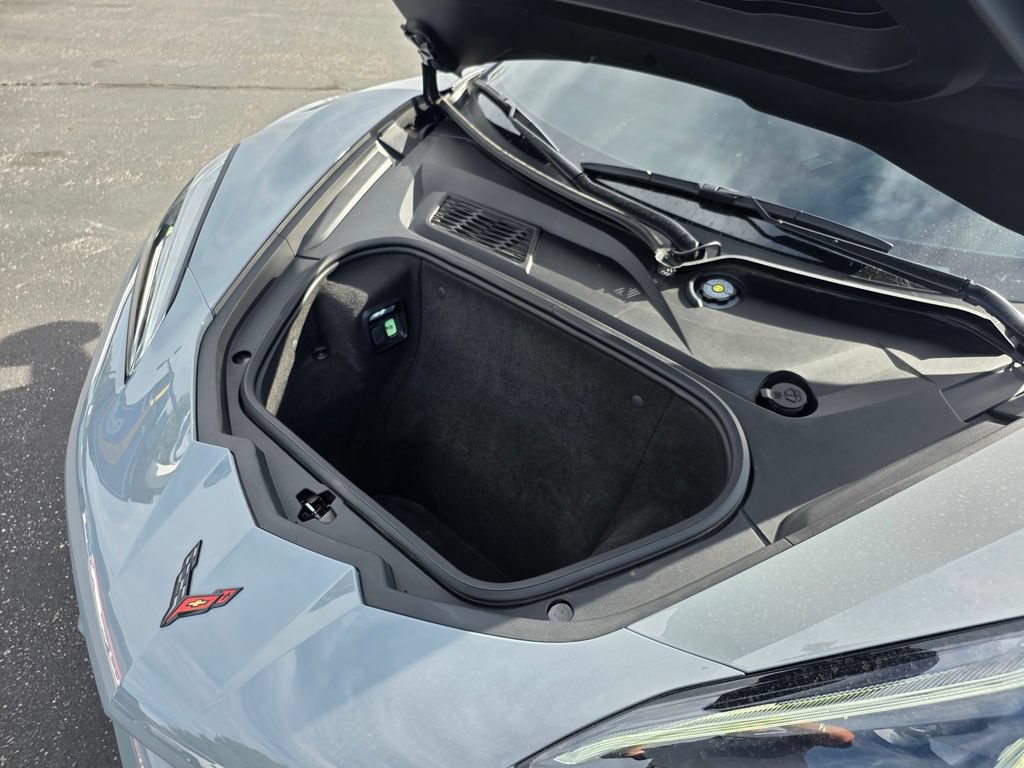 Used 2025 Chevrolet Corvette Z06 RWD image 11