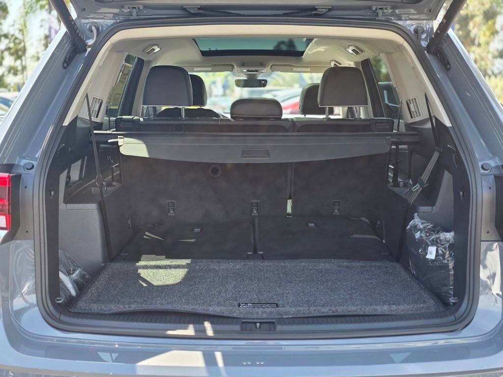 Used 2025 Volkswagen Atlas SEL Premium R-Line image 12