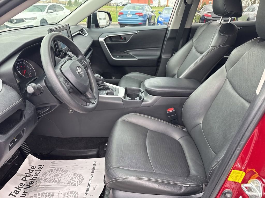 Used 2020 Toyota RAV4 LE w/ All Weather Liner Package AWD/4WD image 28