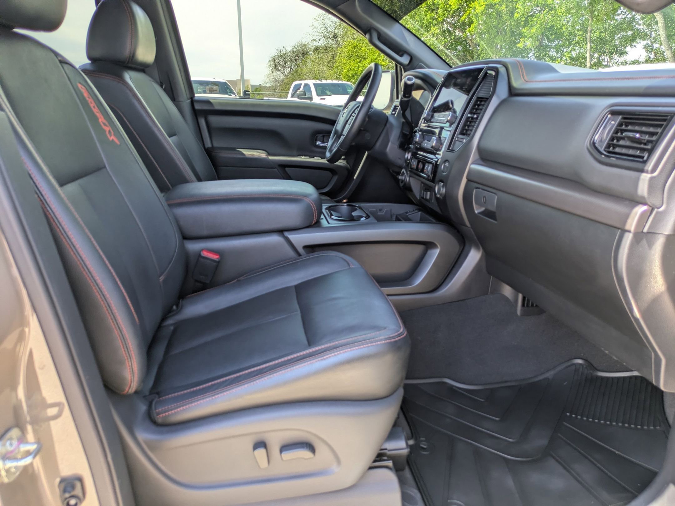 Used 2021 Nissan Titan PRO-4X w/ Pro-4x Convenience Package image 26