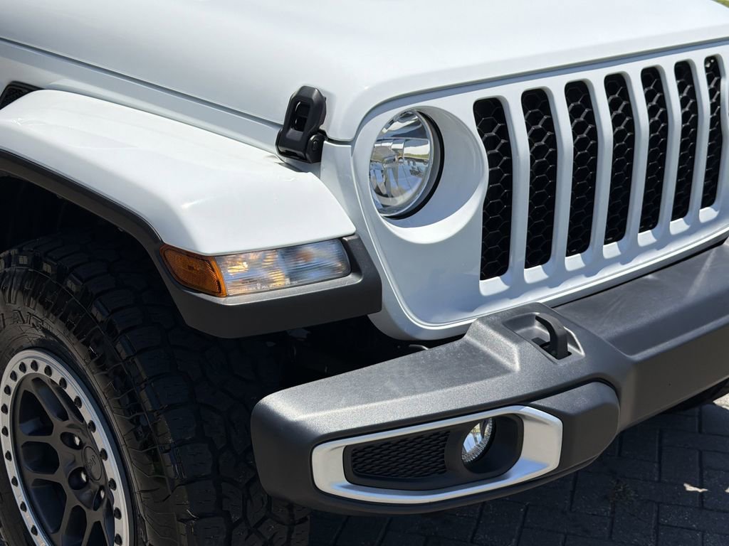Used 2023 Jeep Gladiator Sport AWD/4WD image 8