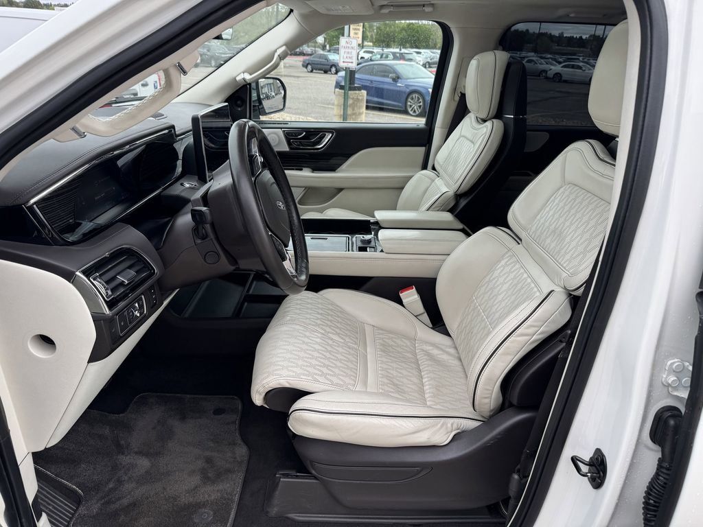 Used 2022 Lincoln Navigator Black Label AWD/4WD image 16