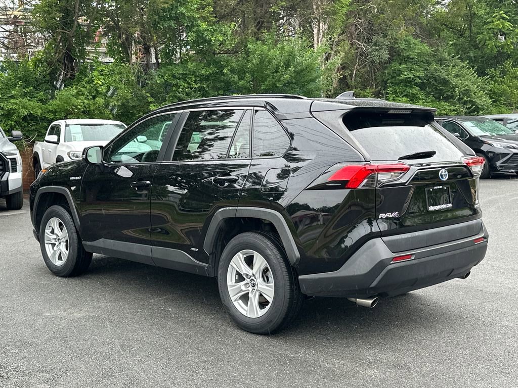 Used 2020 Toyota RAV4 LE AWD/4WD image 3