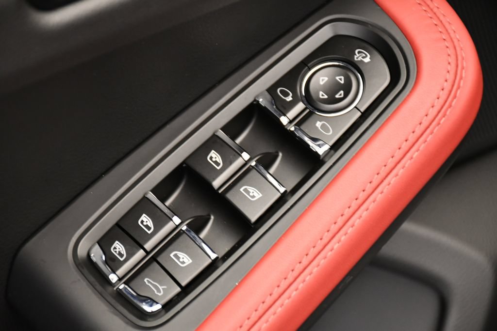 Certified 2026 Porsche Macan AWD/4WD image 37
