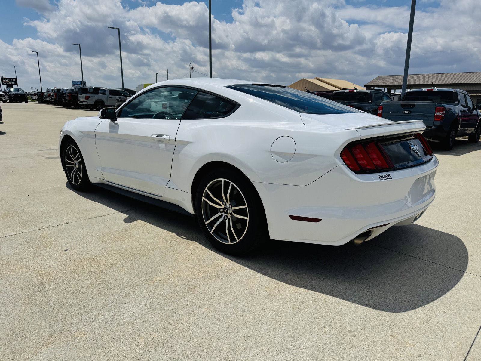 Used 2017 Ford Mustang Coupe w/ Equipment Group 051A RWD image 26