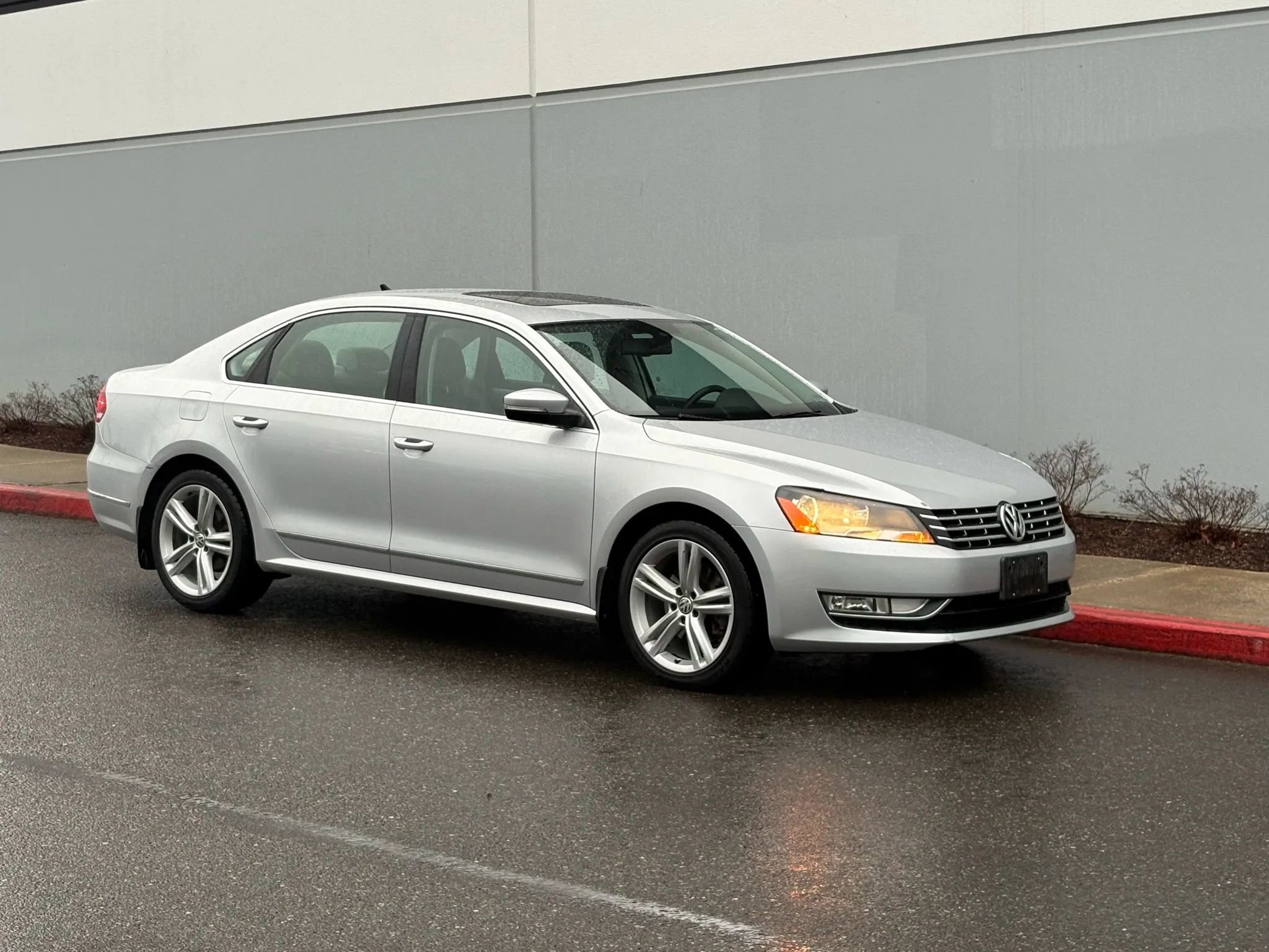Used 2013 Volkswagen Passat TDI SE image 7