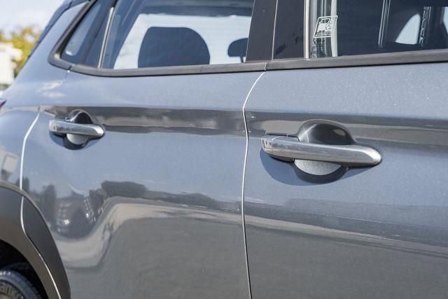 Used 2021 Hyundai Kona SE w/ Cargo Package image 15