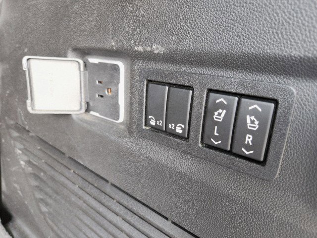 Used 2022 Chevrolet Tahoe LT w/ Luxury Package AWD/4WD image 22