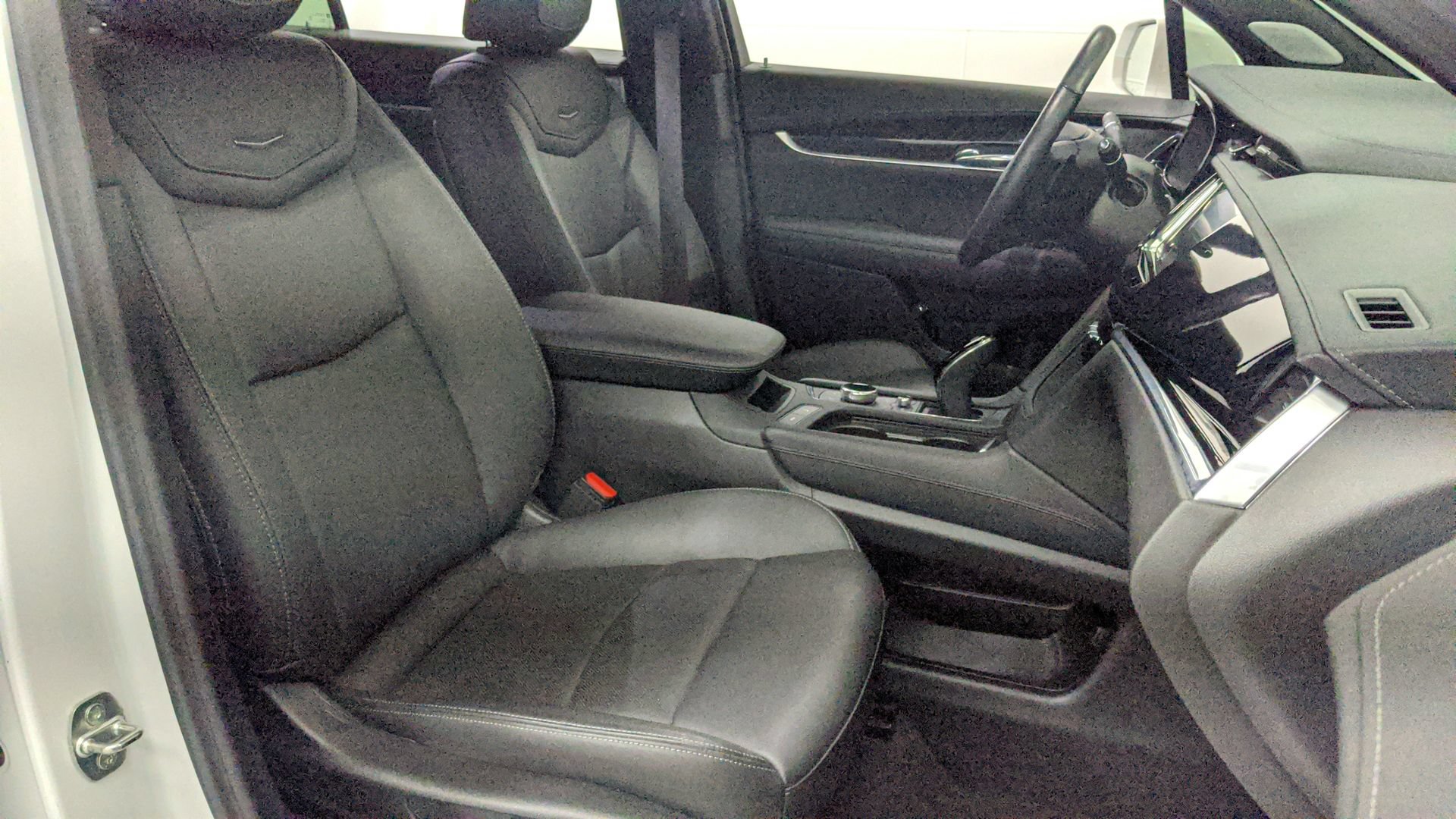 Certified 2020 Cadillac XT6 Premium Luxury AWD/4WD image 33
