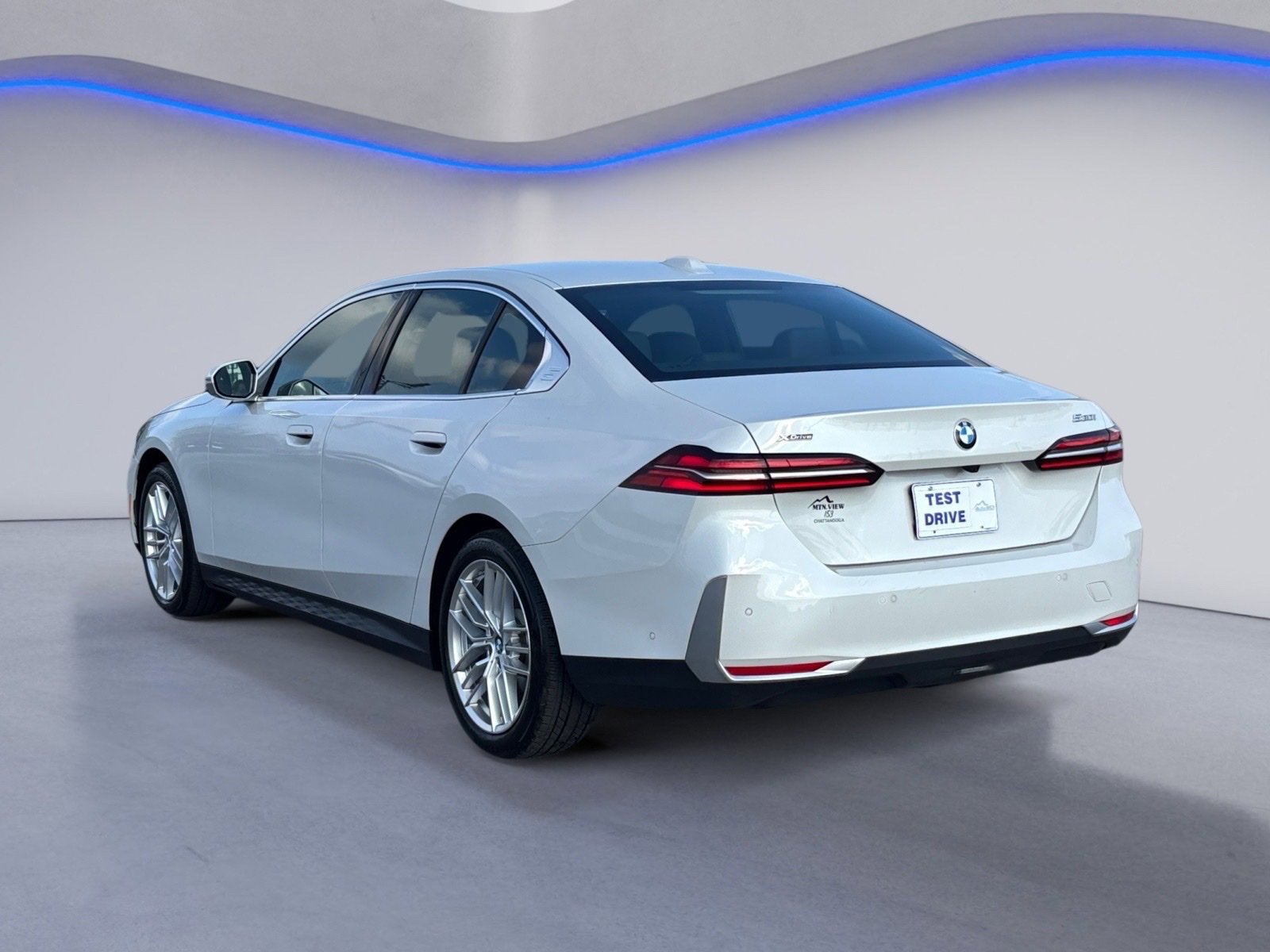 Used 2025 BMW 530i xDrive image 12