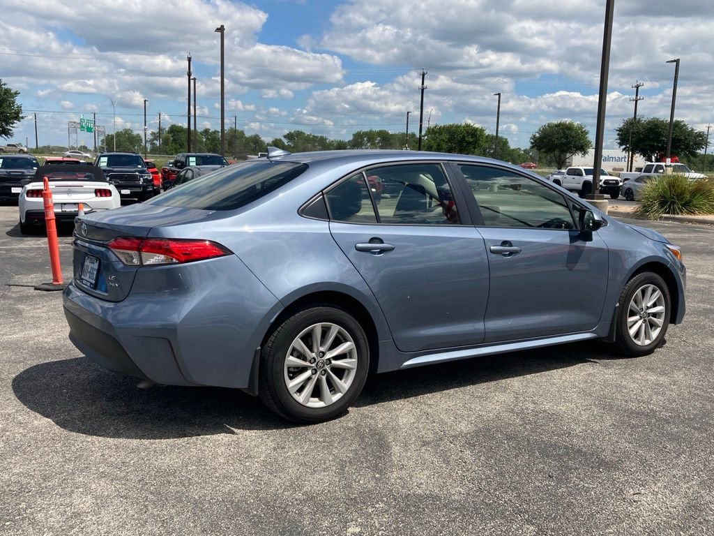 Used 2026 Toyota Corolla LE w/ LE Premium Package FWD image 4
