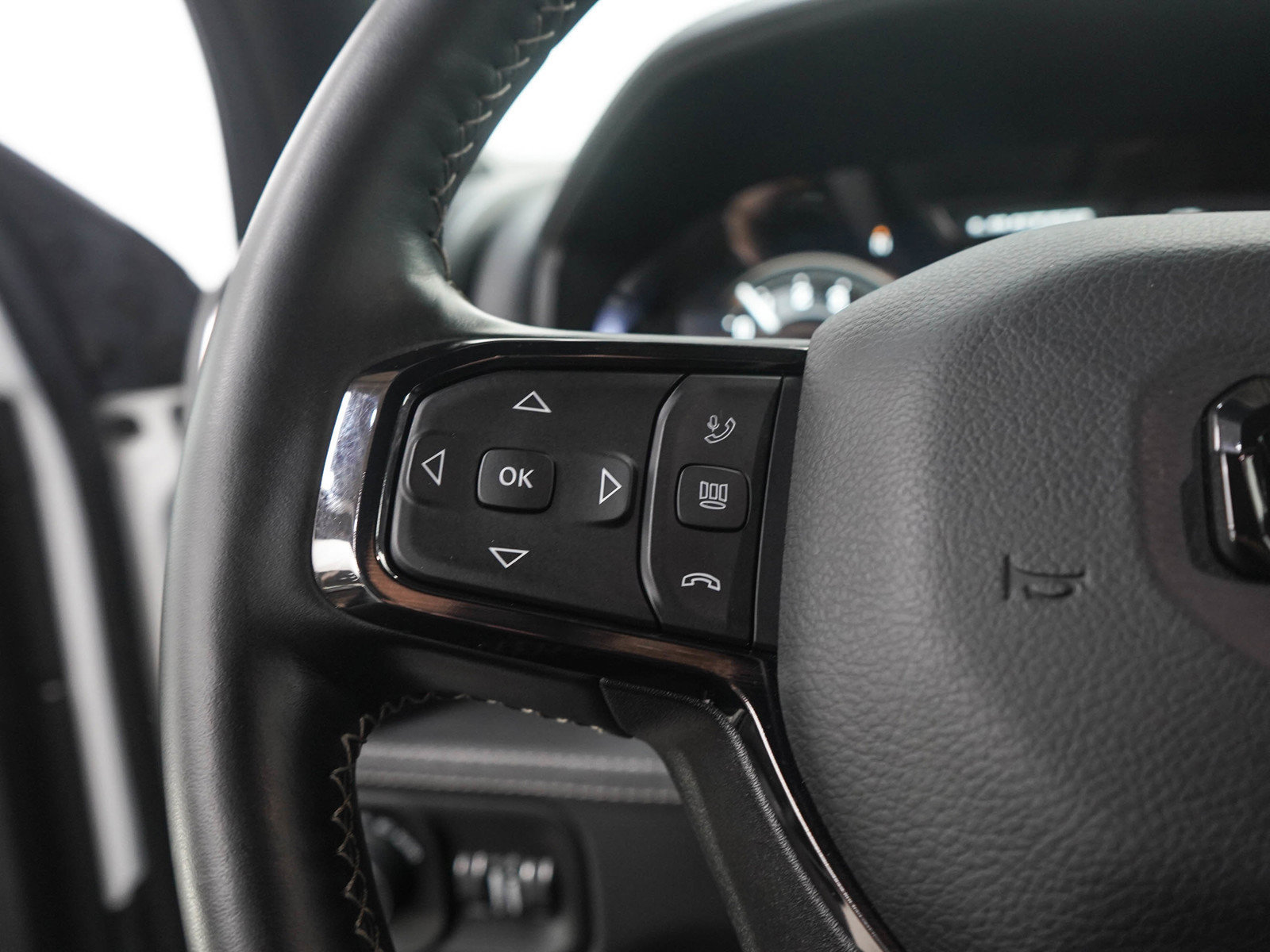 Used 2025 RAM 3500 Limited AWD/4WD image 28