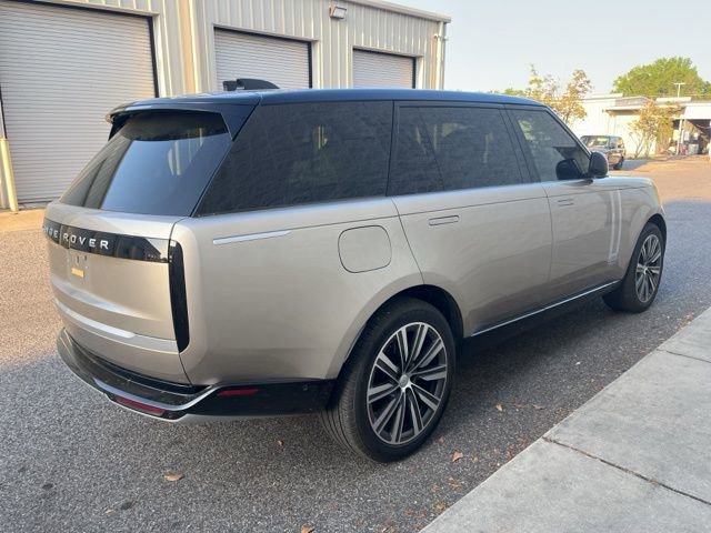 Used 2024 Land Rover Range Rover Long Wheelbase Autobiography image 5