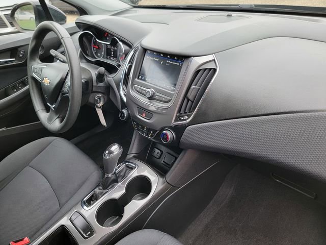 Used 2019 Chevrolet Cruze LT image 20