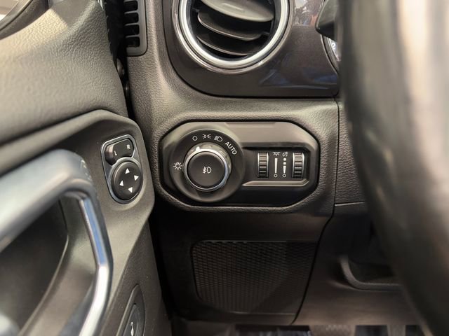 Used 2021 Jeep Wrangler Unlimited Sahara image 12