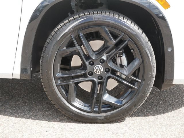 Certified 2026 Volkswagen Tiguan SE R-Line AWD/4WD image 9