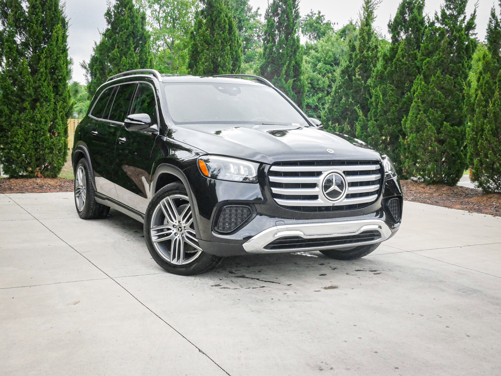 Used 2024 Mercedes-Benz GLS 450 4MATIC image 2