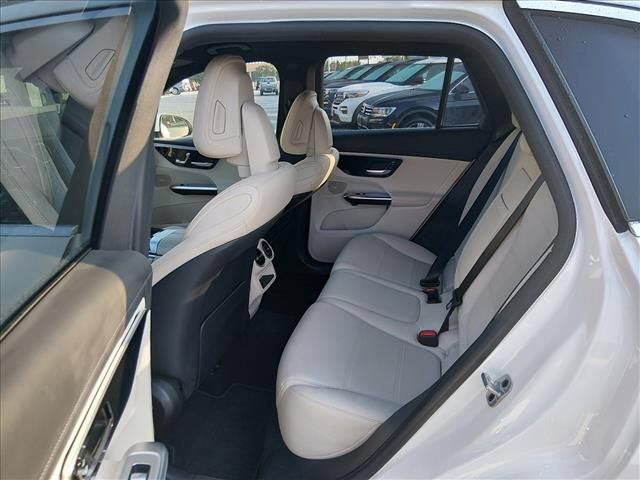 Used 2024 Mercedes-Benz GLC 300 4MATIC image 14