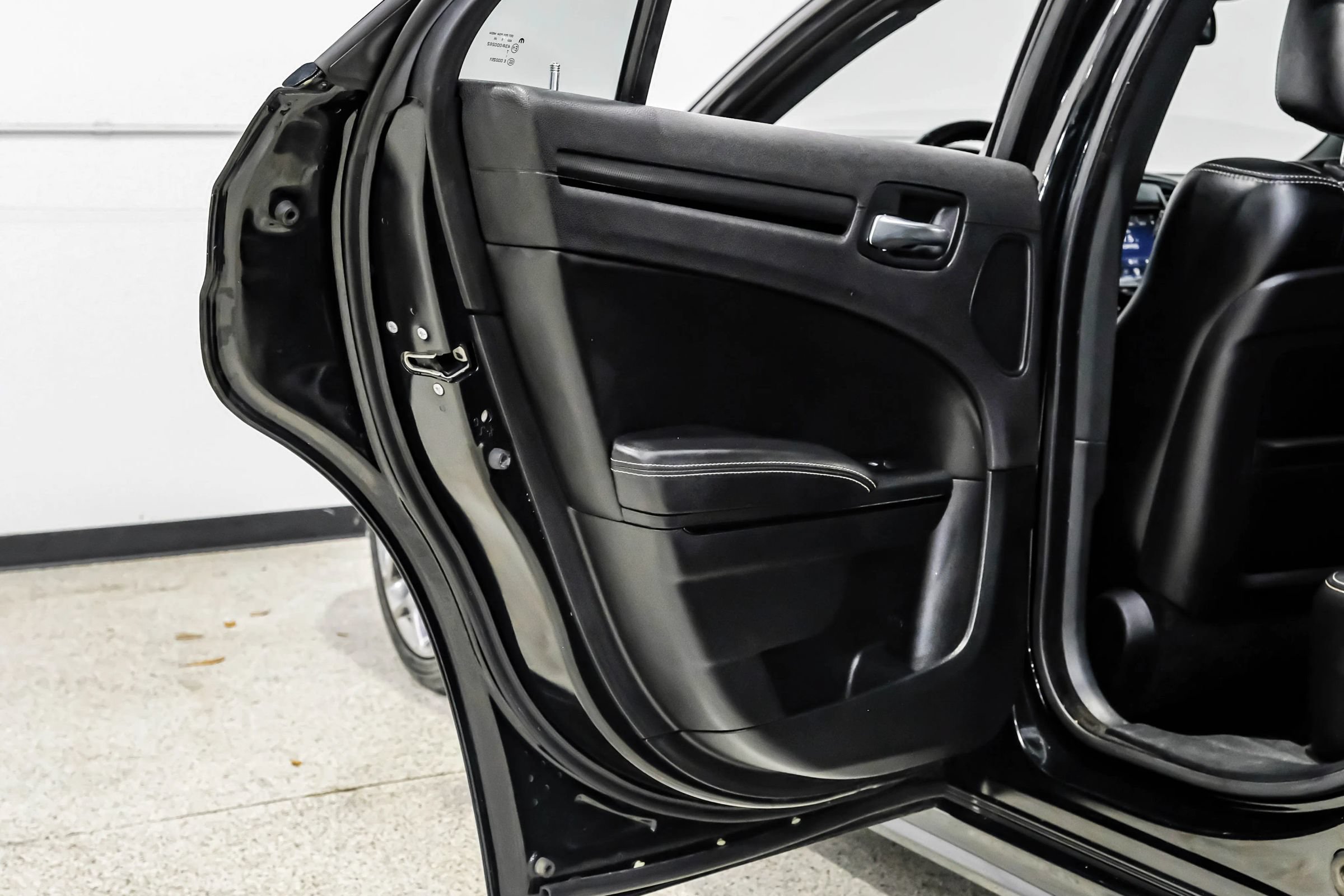 Used 2015 Chrysler 300 S w/ 300S Premium Group RWD image 59