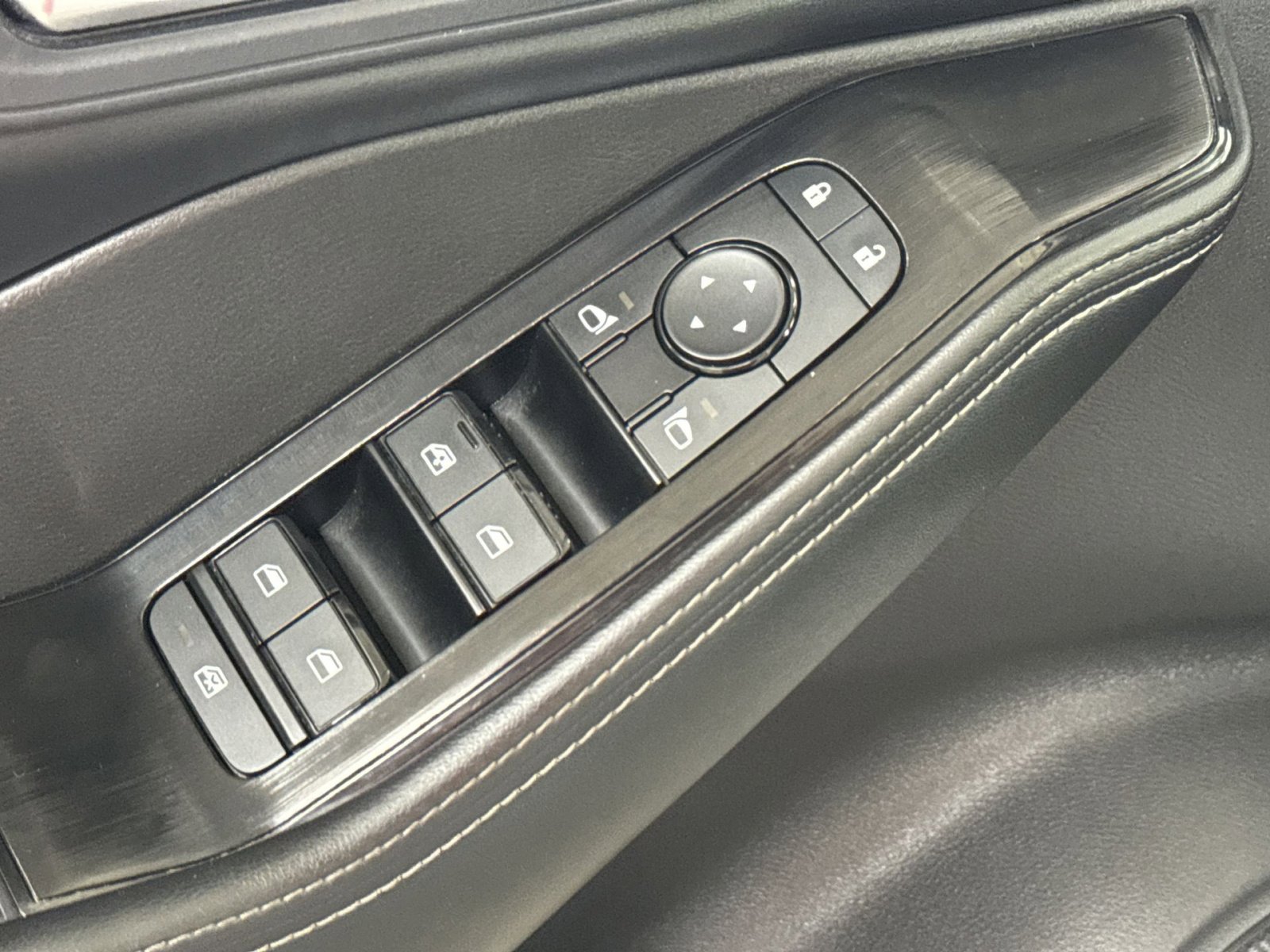 Used 2024 Nissan Rogue SV image 19