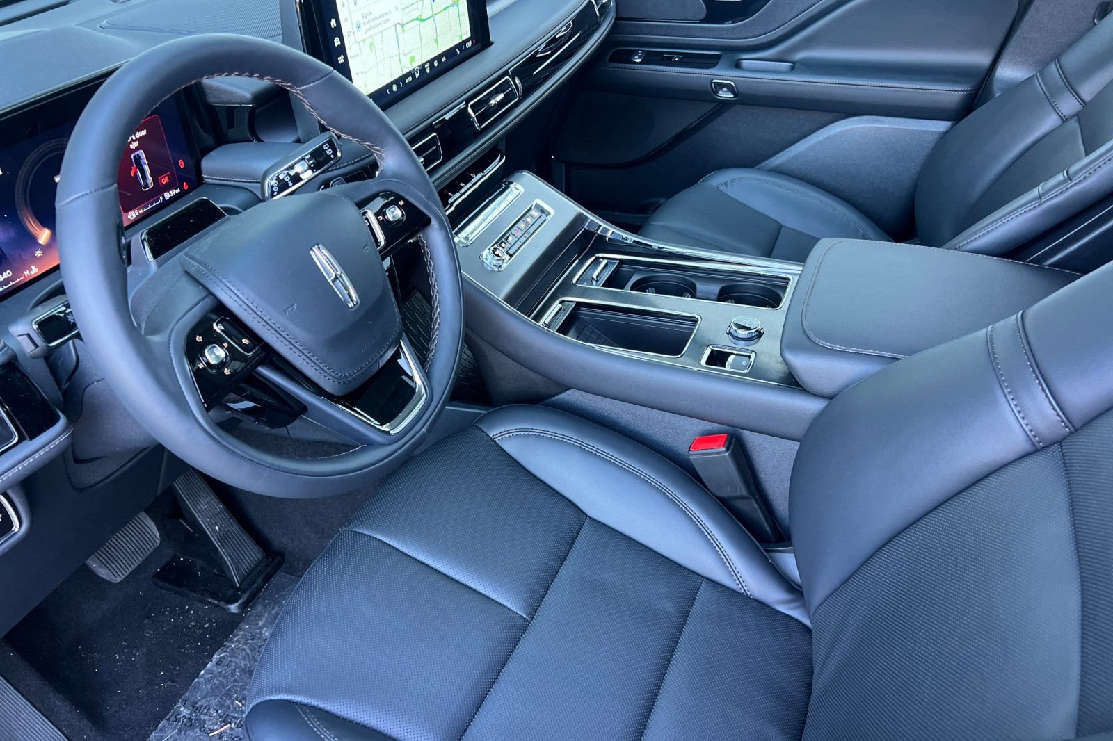 New 2026 Lincoln Aviator AWD w/ Jet Appearance Package image 7