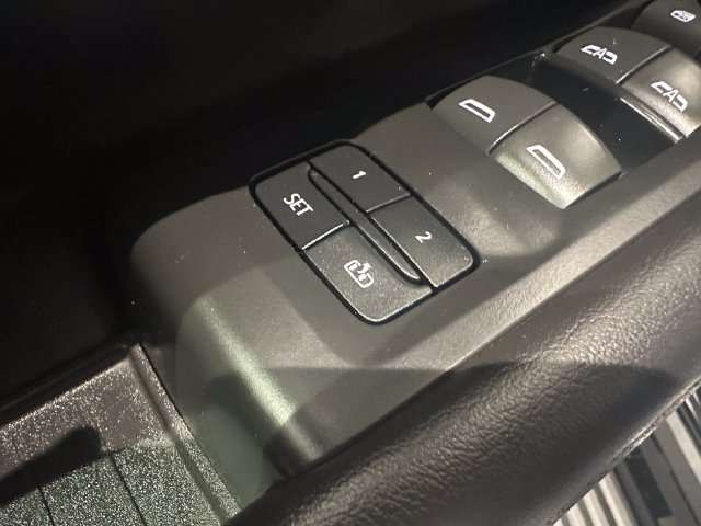 Used 2021 GMC Yukon XL AT4 w/ AT4 Premium Plus Package AWD/4WD image 7