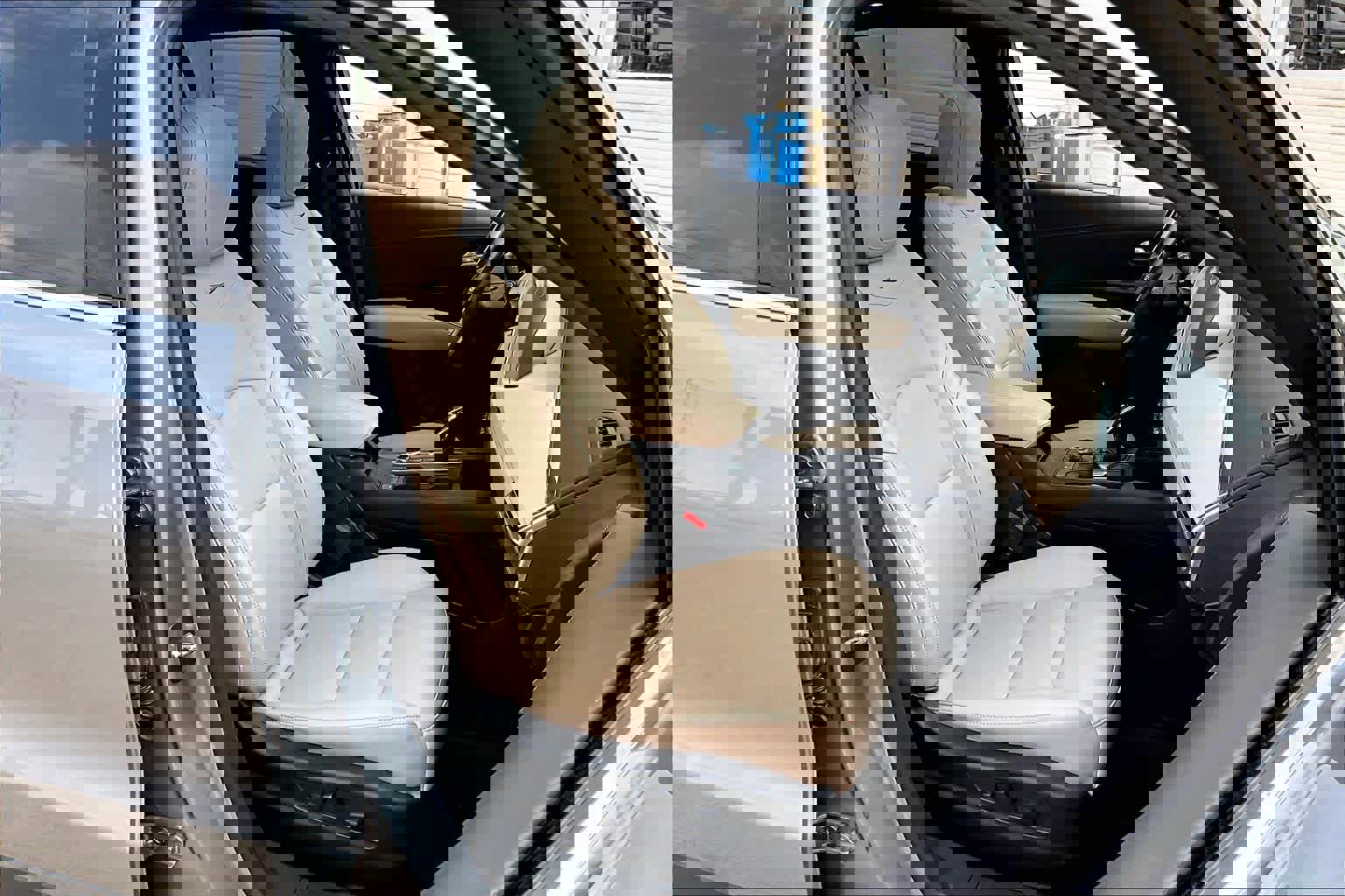 Used 2024 Cadillac XT4 Luxury w/ Cold Weather Package image 8