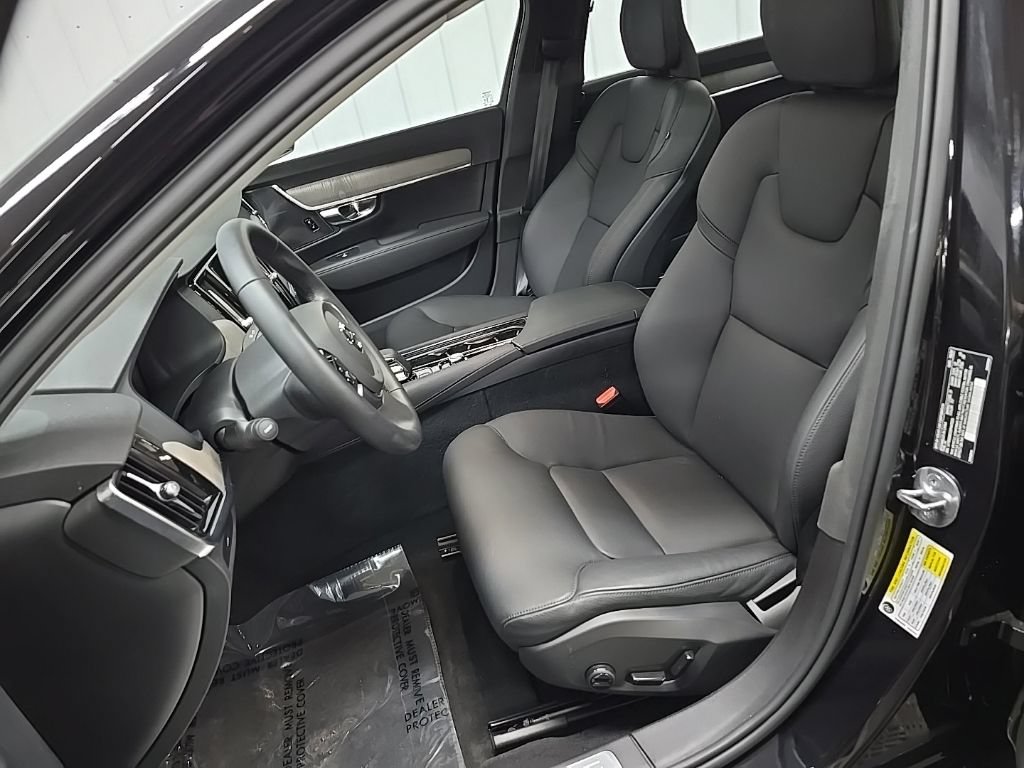 Used 2025 Volvo S90 B6 Plus AWD/4WD image 31