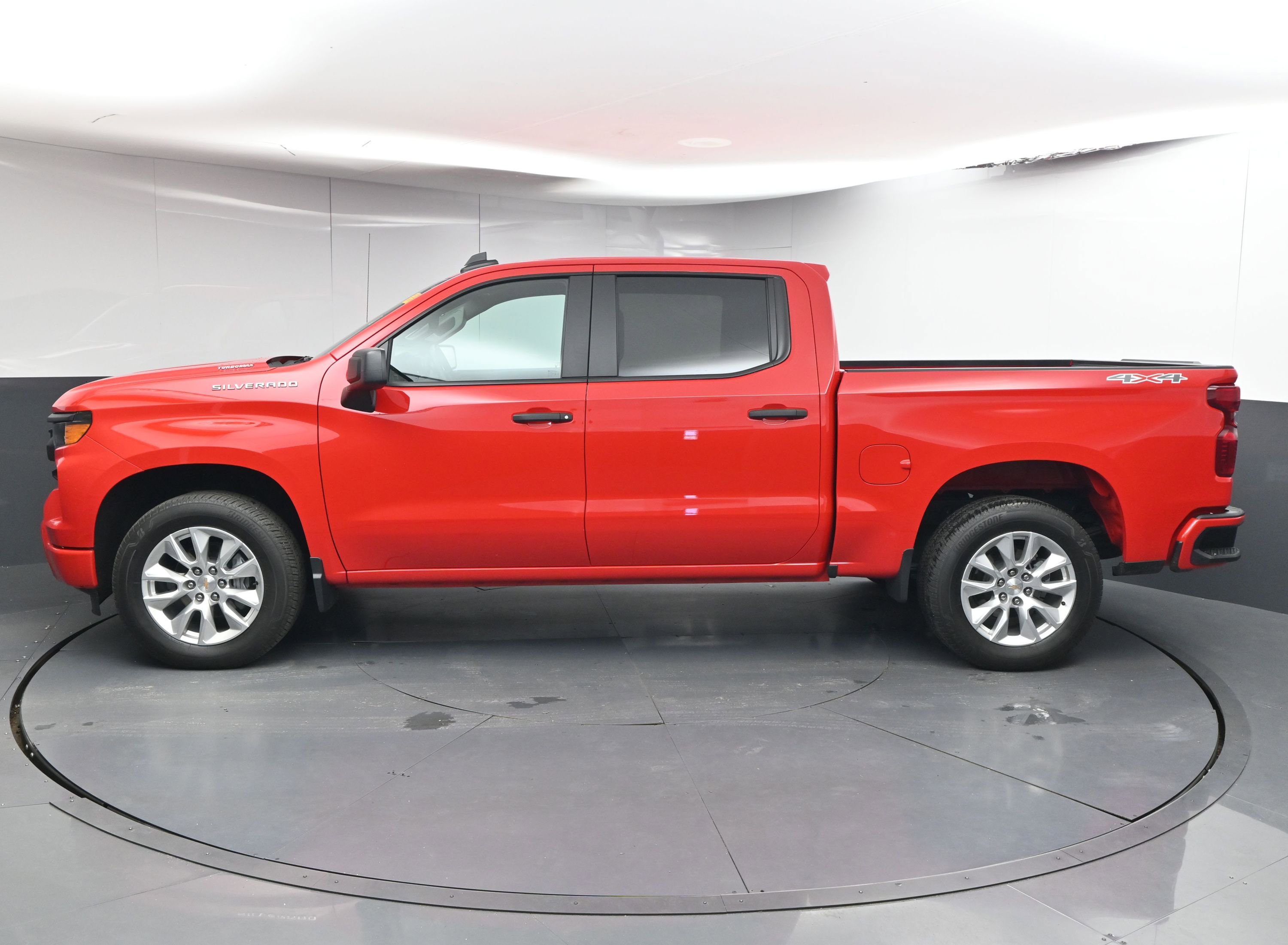 Used 2025 Chevrolet Silverado 1500 Custom image 5