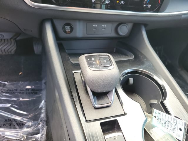Used 2024 Nissan Rogue S AWD/4WD image 31